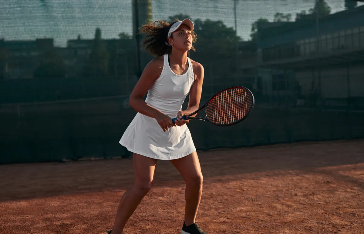 Séance de tennis enfants sur un court extérieur